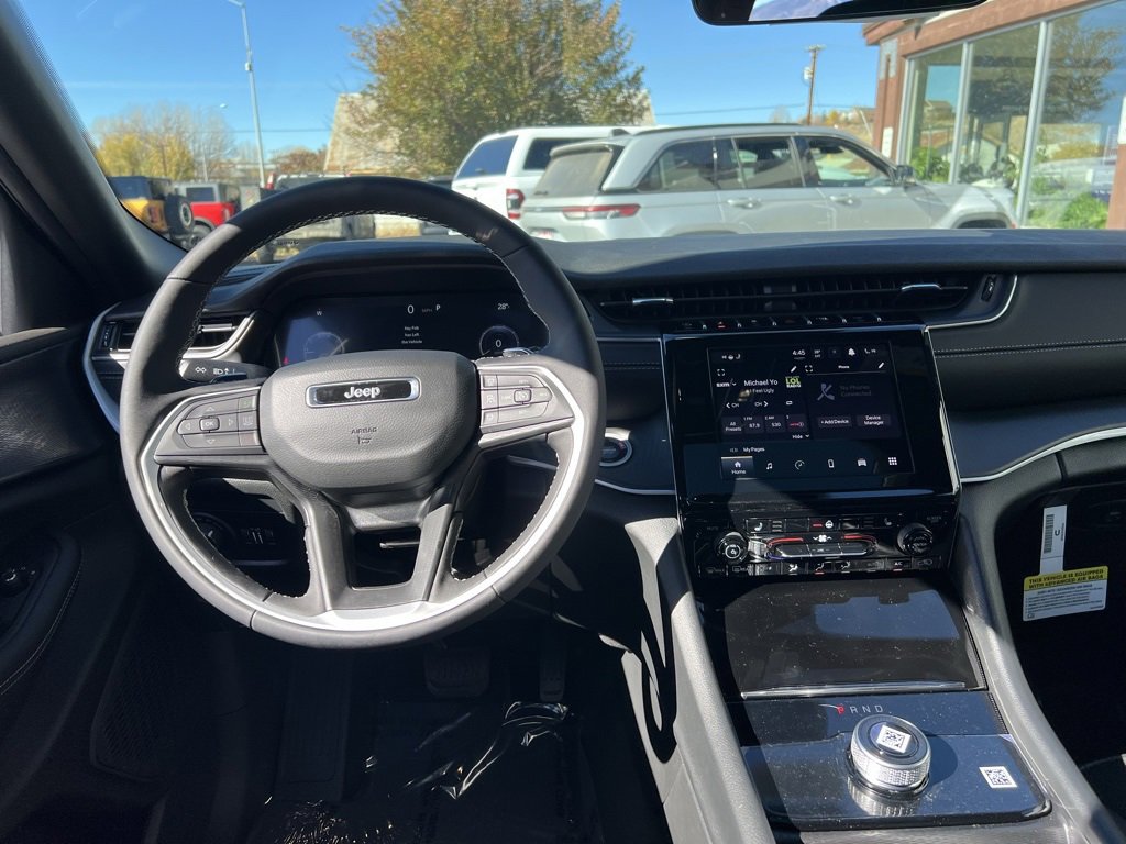 New 2025 Jeep Grand Cherokee Altitude image 12