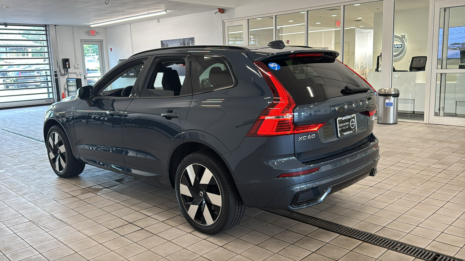 Certified 2024 Volvo XC60 T8 Plus w/ Climate Package AWD/4WD image 7