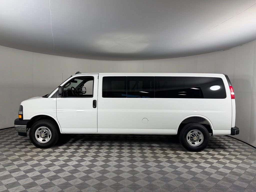 Used 2025 Chevrolet Express 3500 LT w/ LT Preferred Equipment Group RWD image 10
