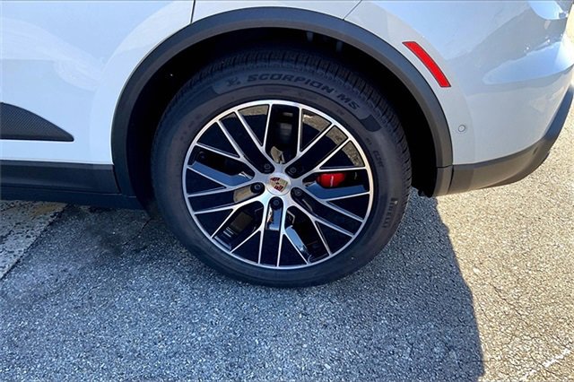 New 2025 Porsche Macan 4S Electric image 16