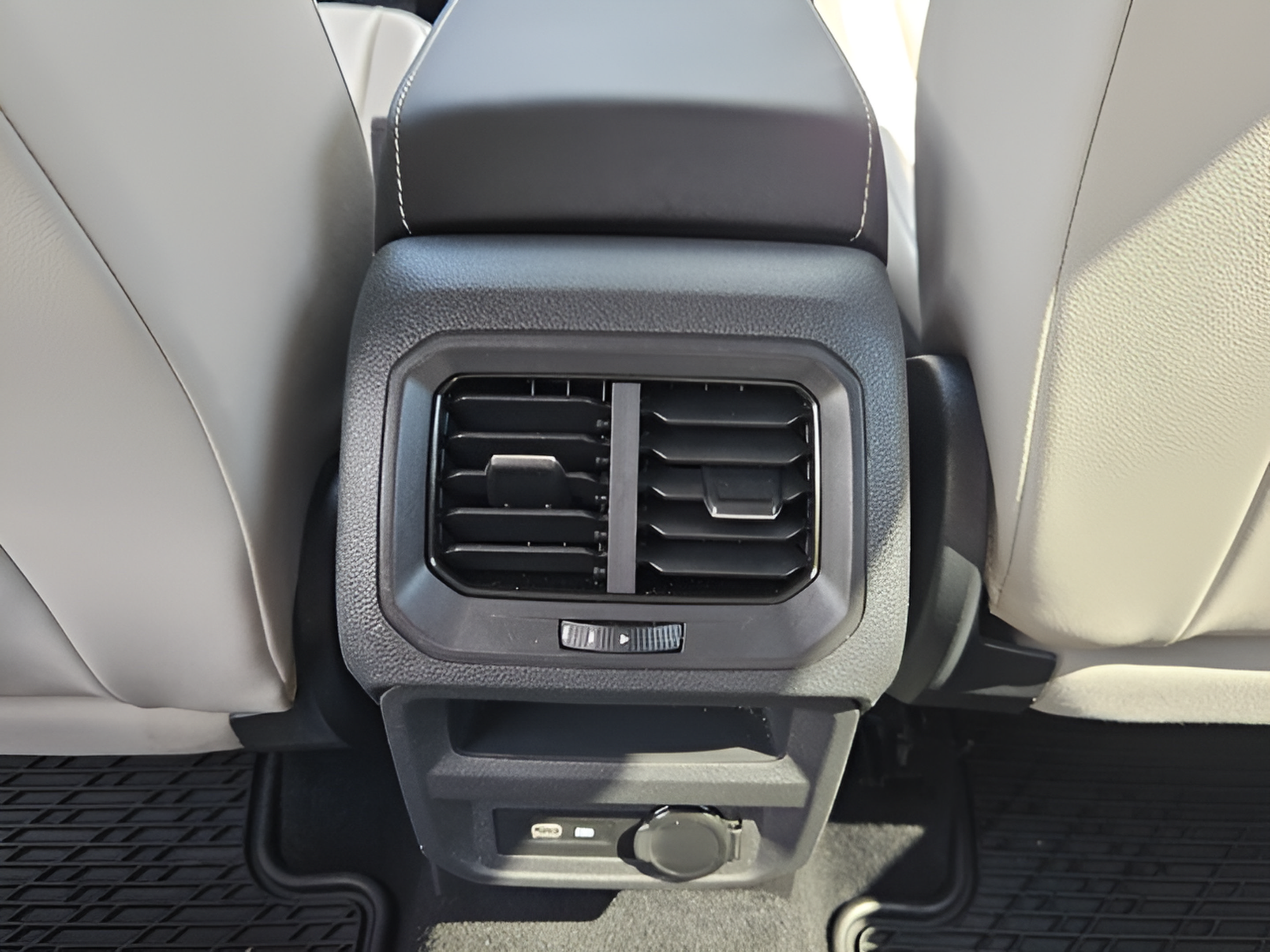 Certified 2021 Volkswagen Tiguan SE FWD image 10