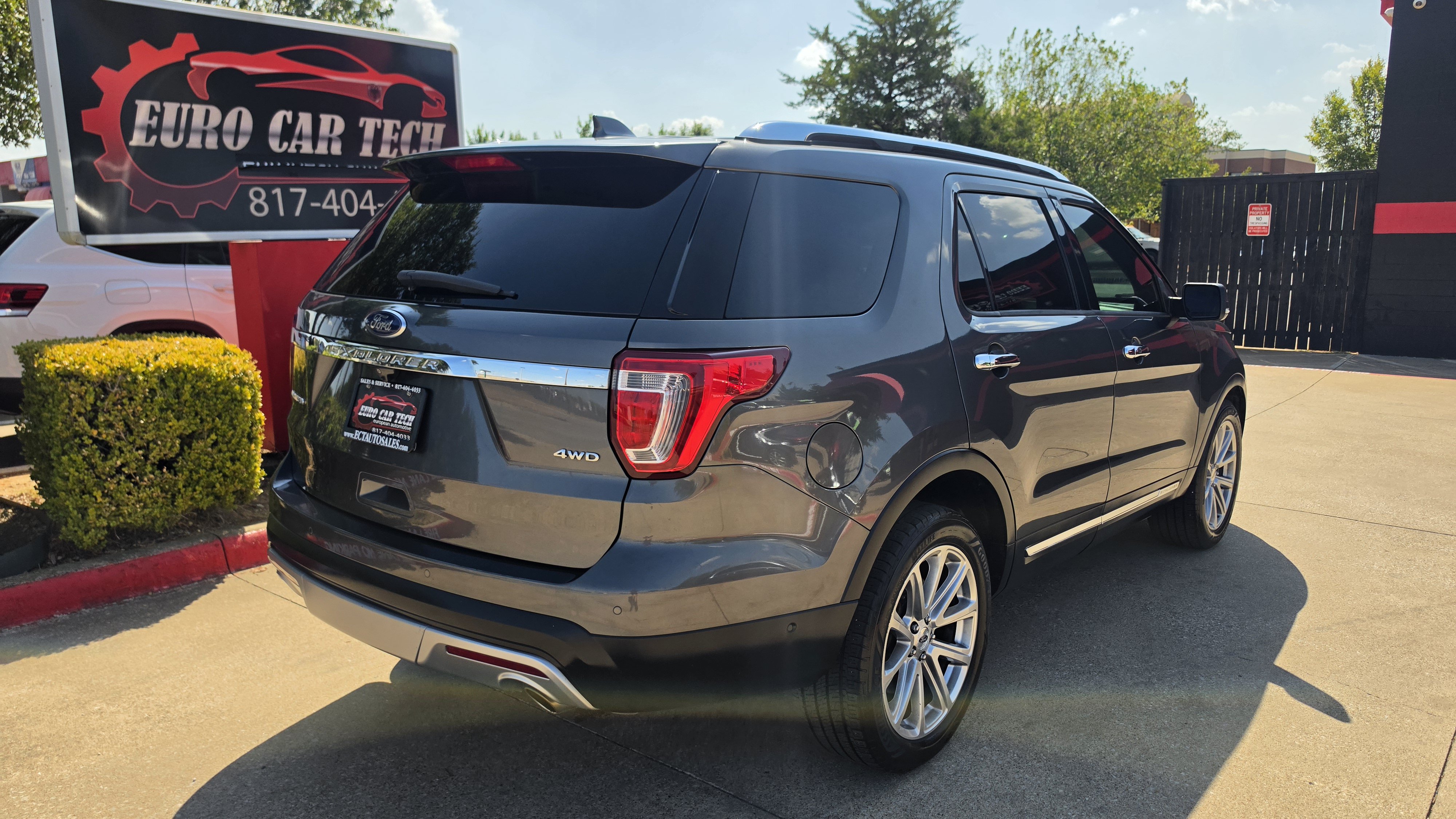 Used 2017 Ford Explorer Limited w/ Equipment Group 301A AWD/4WD image 8