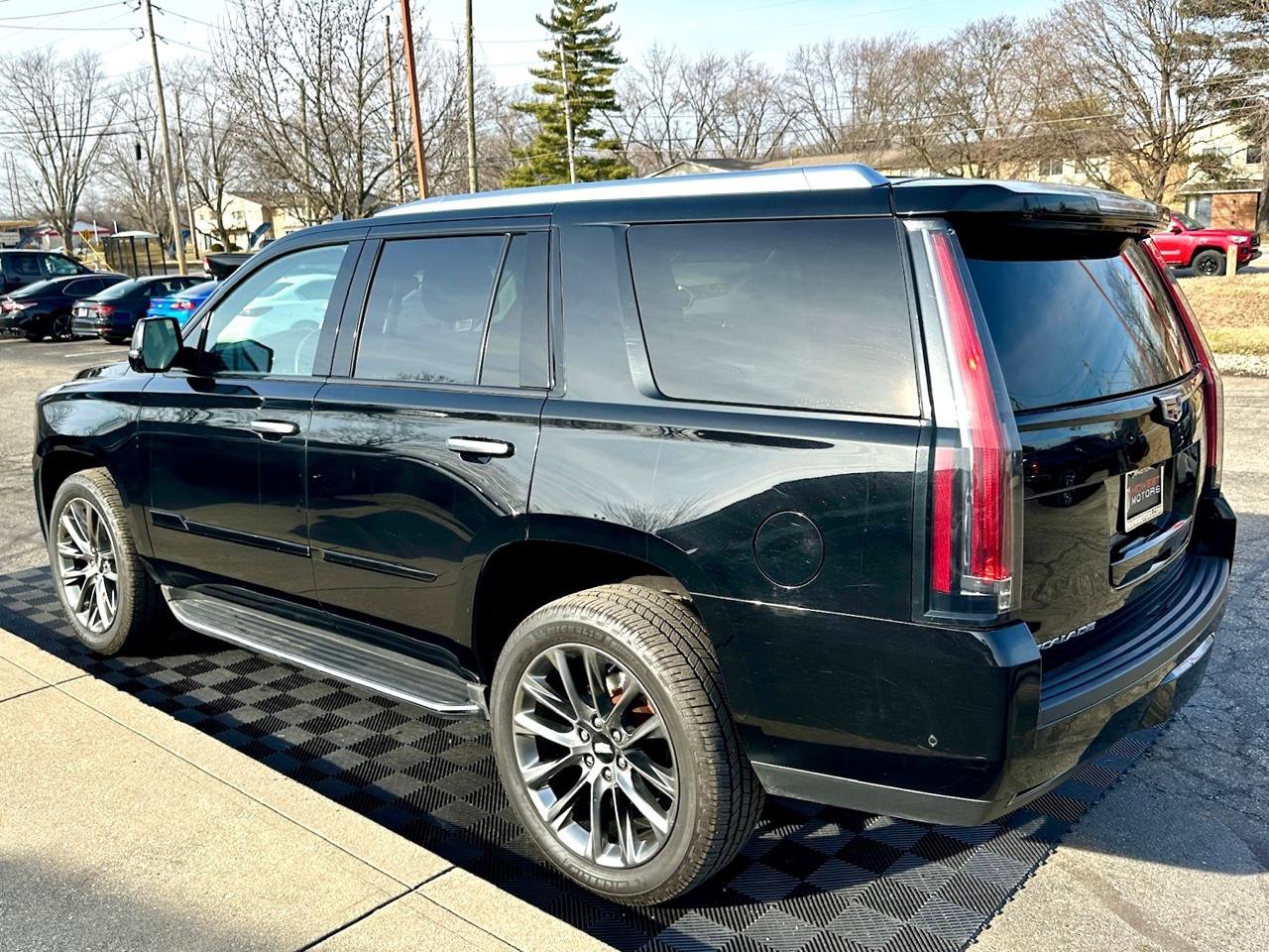 Used 2019 Cadillac Escalade Luxury w/ Escalade Sport Edition AWD/4WD image 3