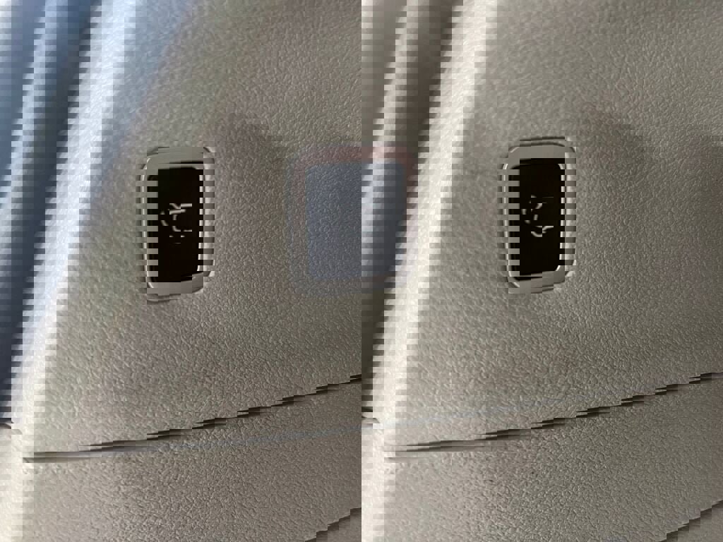 Used 2022 Chrysler Voyager LX image 13