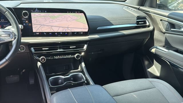 Used 2025 Chevrolet Traverse LT FWD image 28