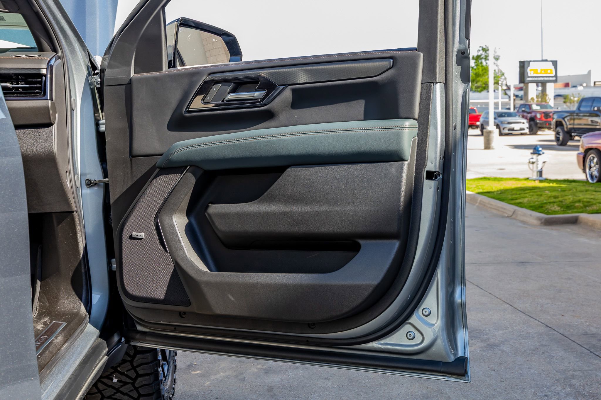 Used 2025 GMC Yukon AT4 w/ Premium Trailering Package image 36