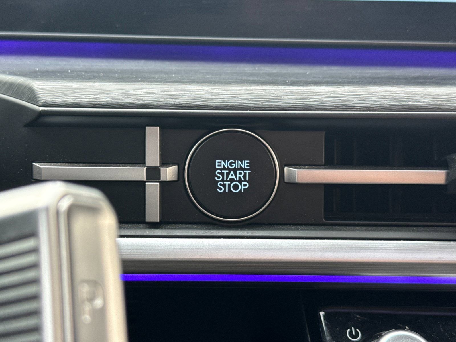 Certified 2024 Hyundai Santa Fe Limited image 25