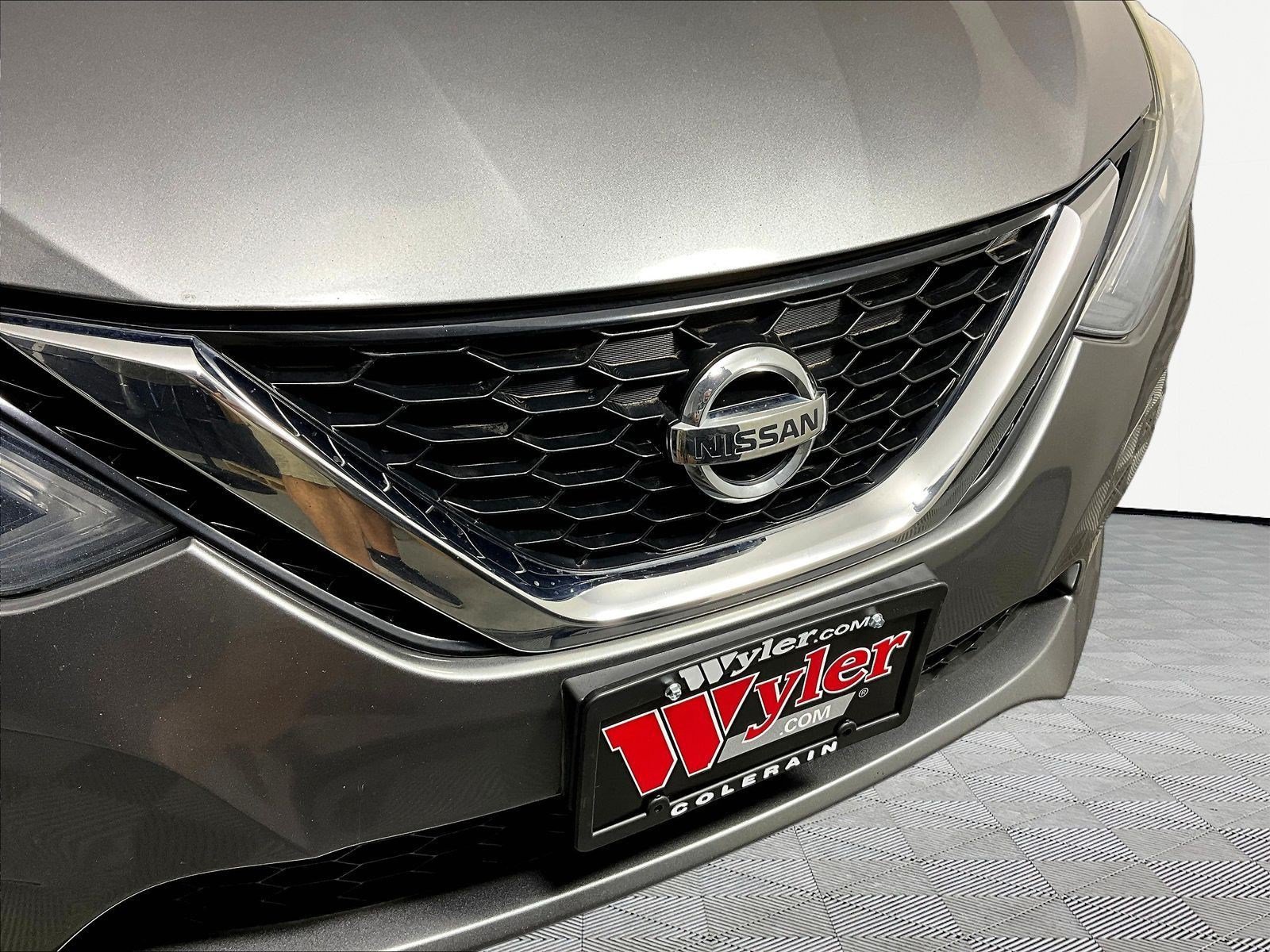 Used 2017 Nissan Sentra SR w/ Driver's Assist Package FWD image 32