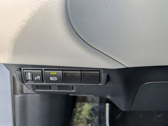 Used 2025 Toyota Corolla Cross L FWD image 23