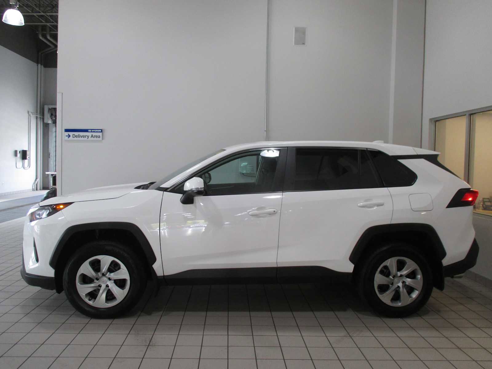 Used 2022 Toyota RAV4 LE image 13