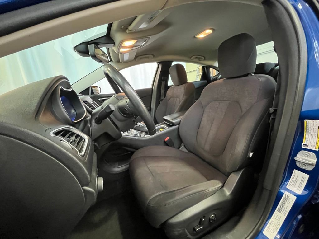 Used 2015 Chrysler 200 Limited w/ Convenience Group FWD image 10