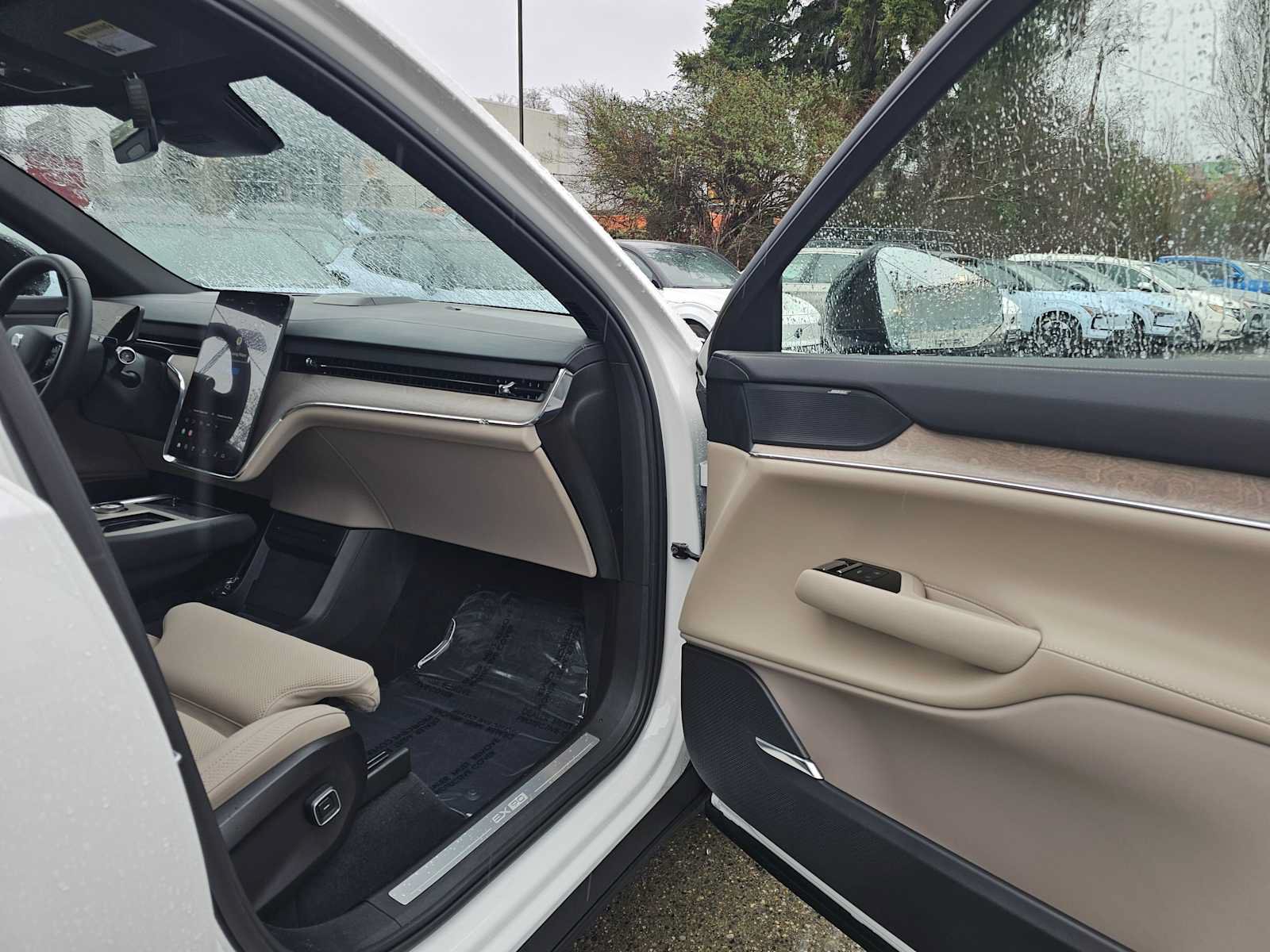 New 2025 Volvo EX90 Ultra AWD/4WD image 12