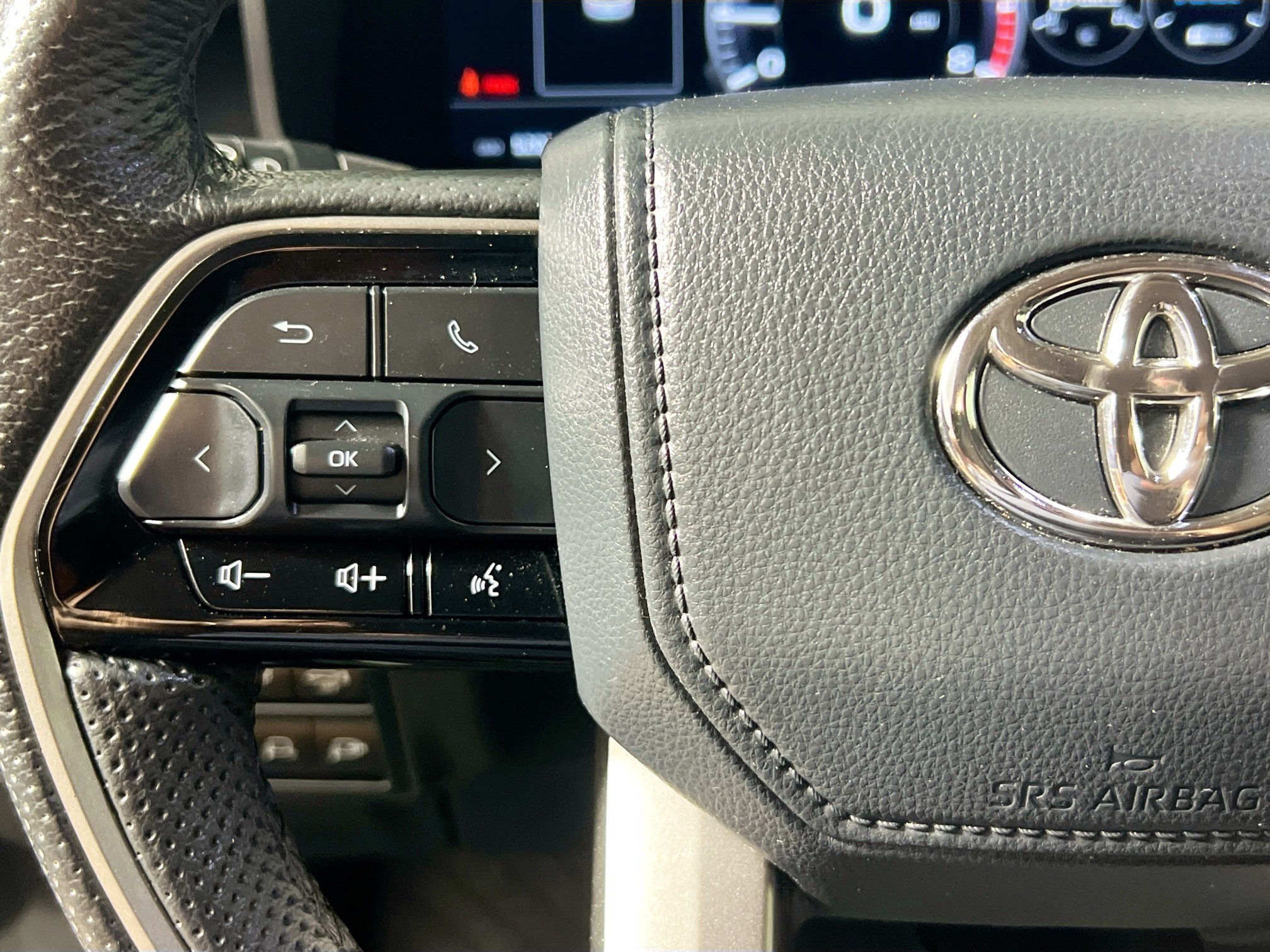 Used 2023 Toyota Sequoia Limited w/ TRD Off-Road Package AWD/4WD image 18