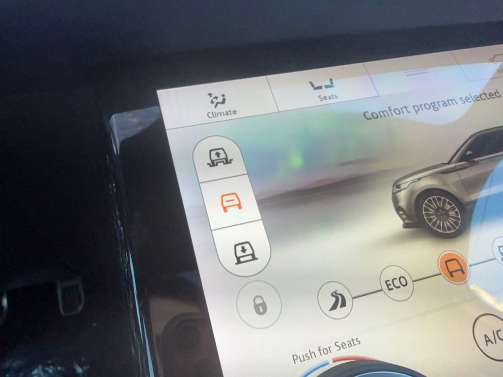 Used 2019 Land Rover Range Rover Velar R-Dynamic SE image 19