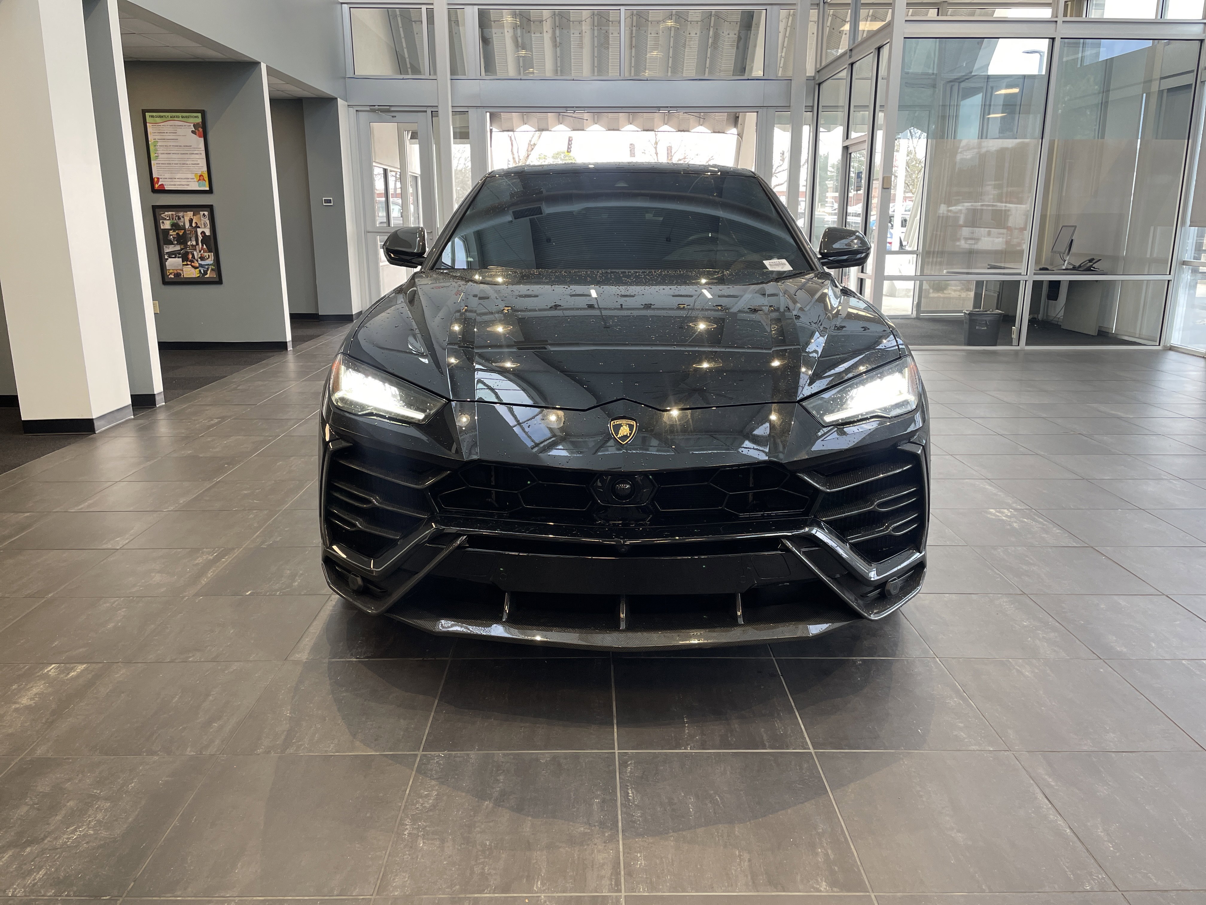 Used 2021 Lamborghini Urus AWD/4WD image 3