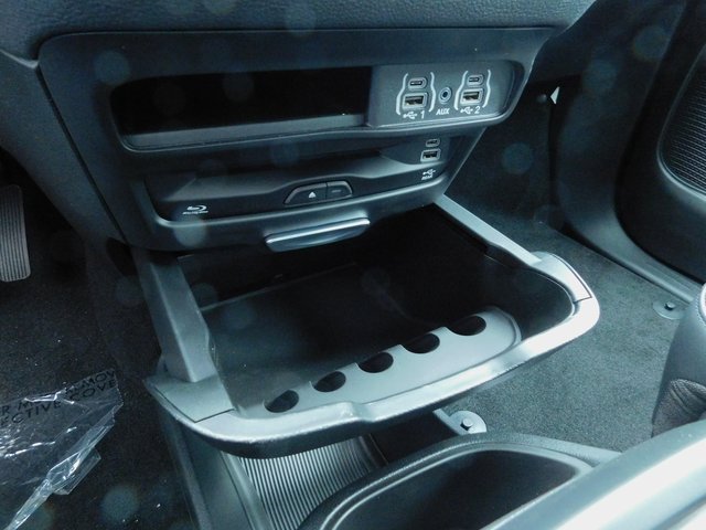 New 2025 Chrysler Pacifica Select w/ Uconnect Theater Family Group image 29