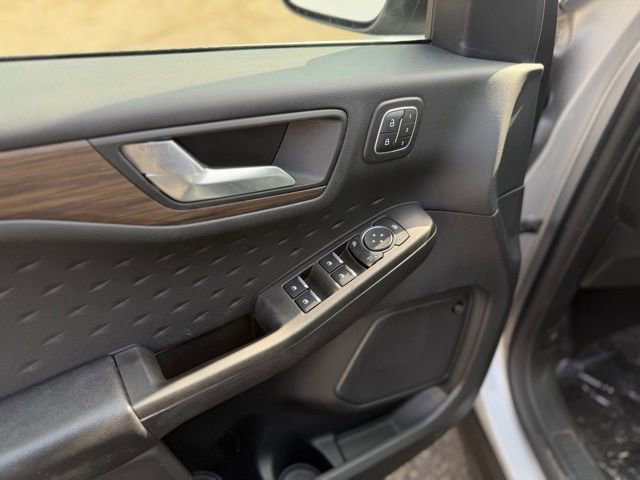 Used 2020 Ford Escape Titanium image 15