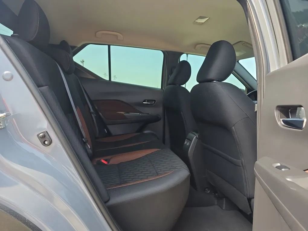 Used 2021 Nissan Kicks SR w/ Interior Electronics Package image 38