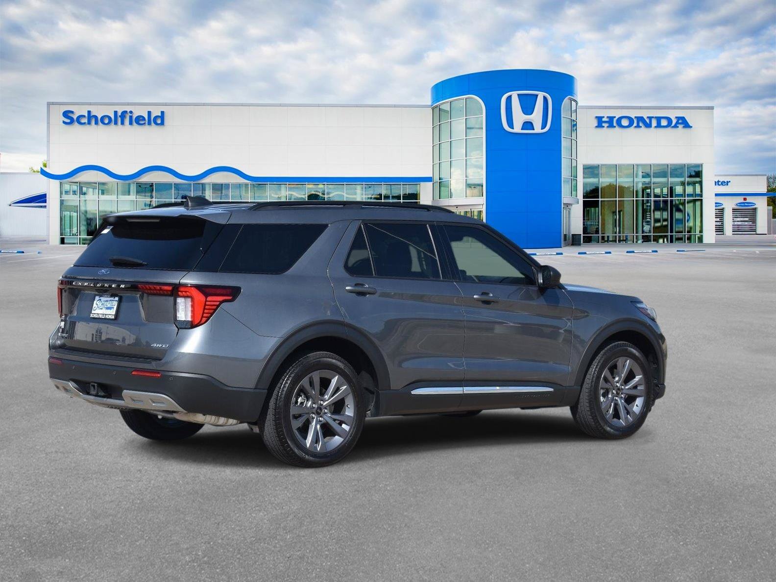 Used 2025 Ford Explorer Active w/ Active Comfort Package AWD/4WD image 3