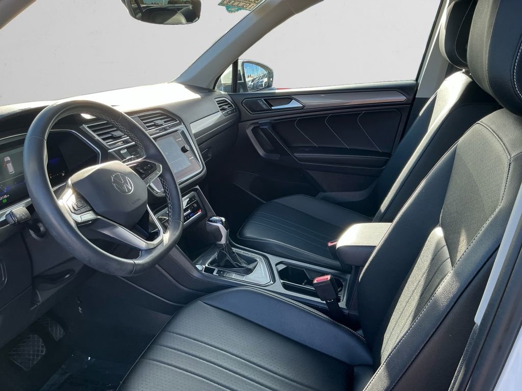 Used 2023 Volkswagen Tiguan SE image 9