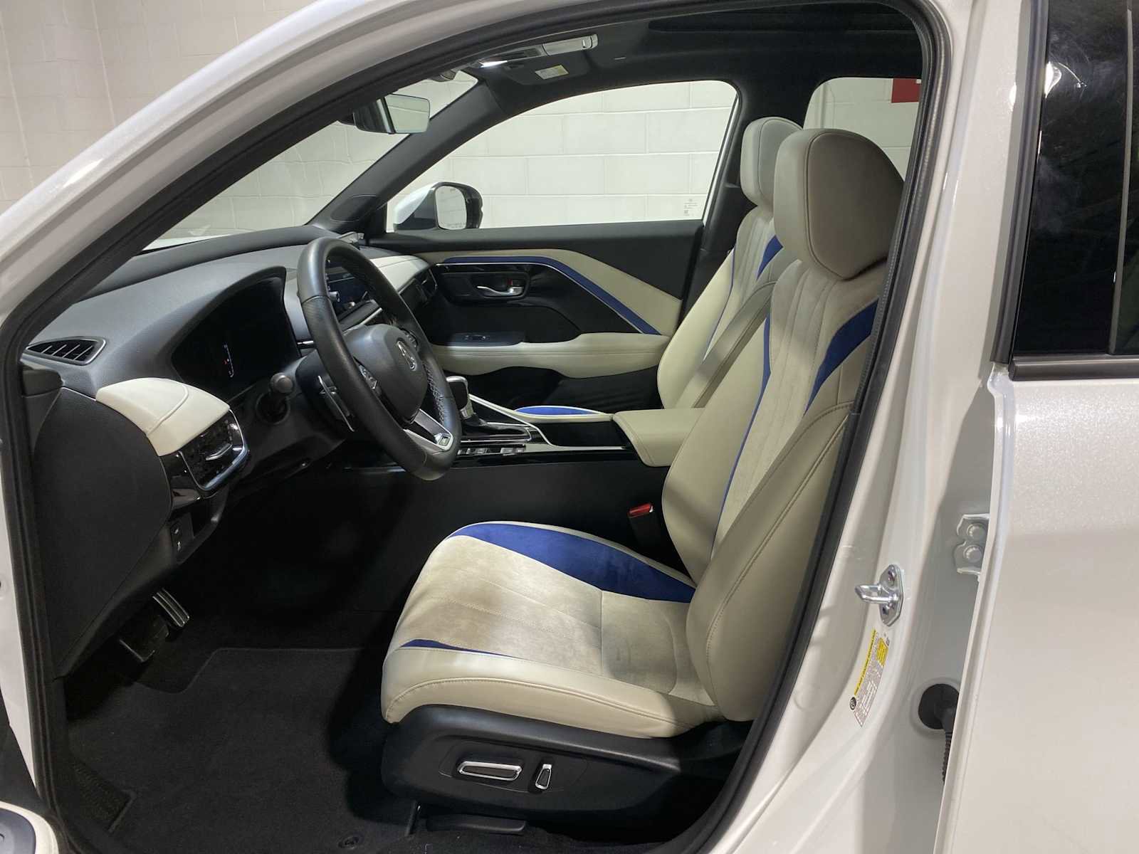 Used 2025 Acura ADX A-Spec image 2