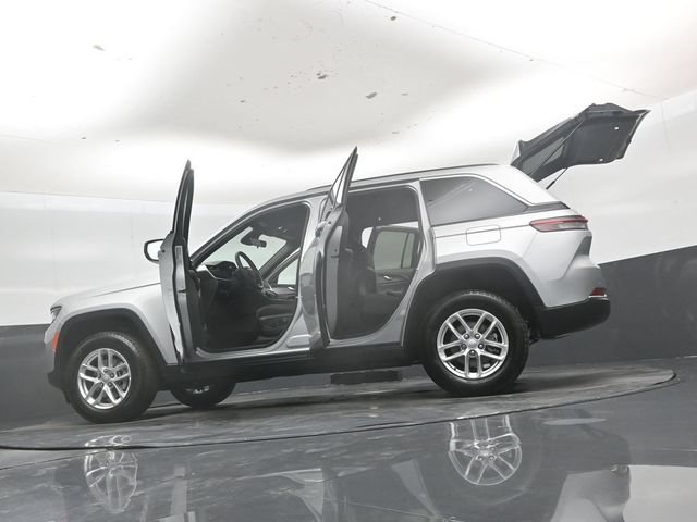 New 2026 Jeep Grand Cherokee Laredo w/ Trailer Tow Package AWD/4WD image 54