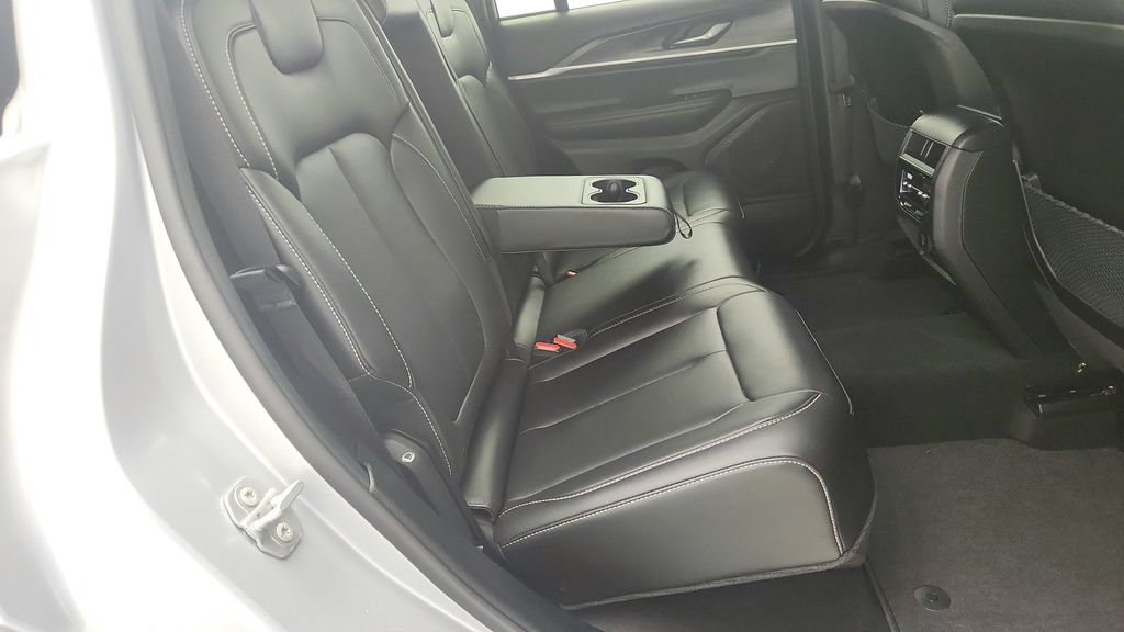 Used 2025 Jeep Grand Cherokee Limited w/ Black Appearance Package RWD image 32