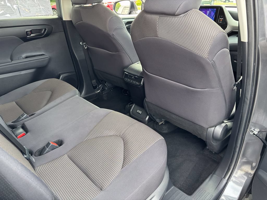 Used 2025 Toyota Highlander LE AWD/4WD image 40