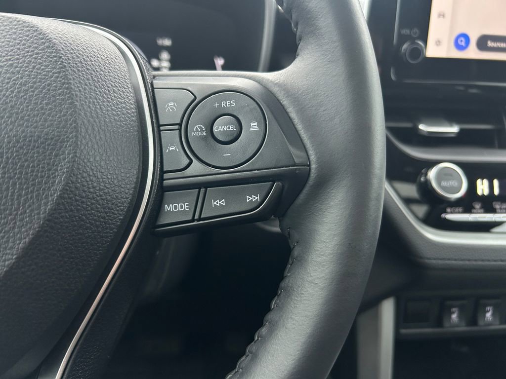 Used 2024 Toyota Corolla Cross XLE w/ Convenience Package image 18