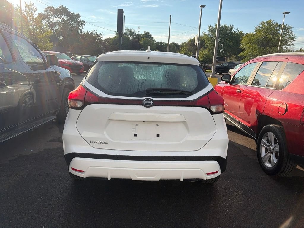 Used 2023 Nissan Kicks S FWD image 5