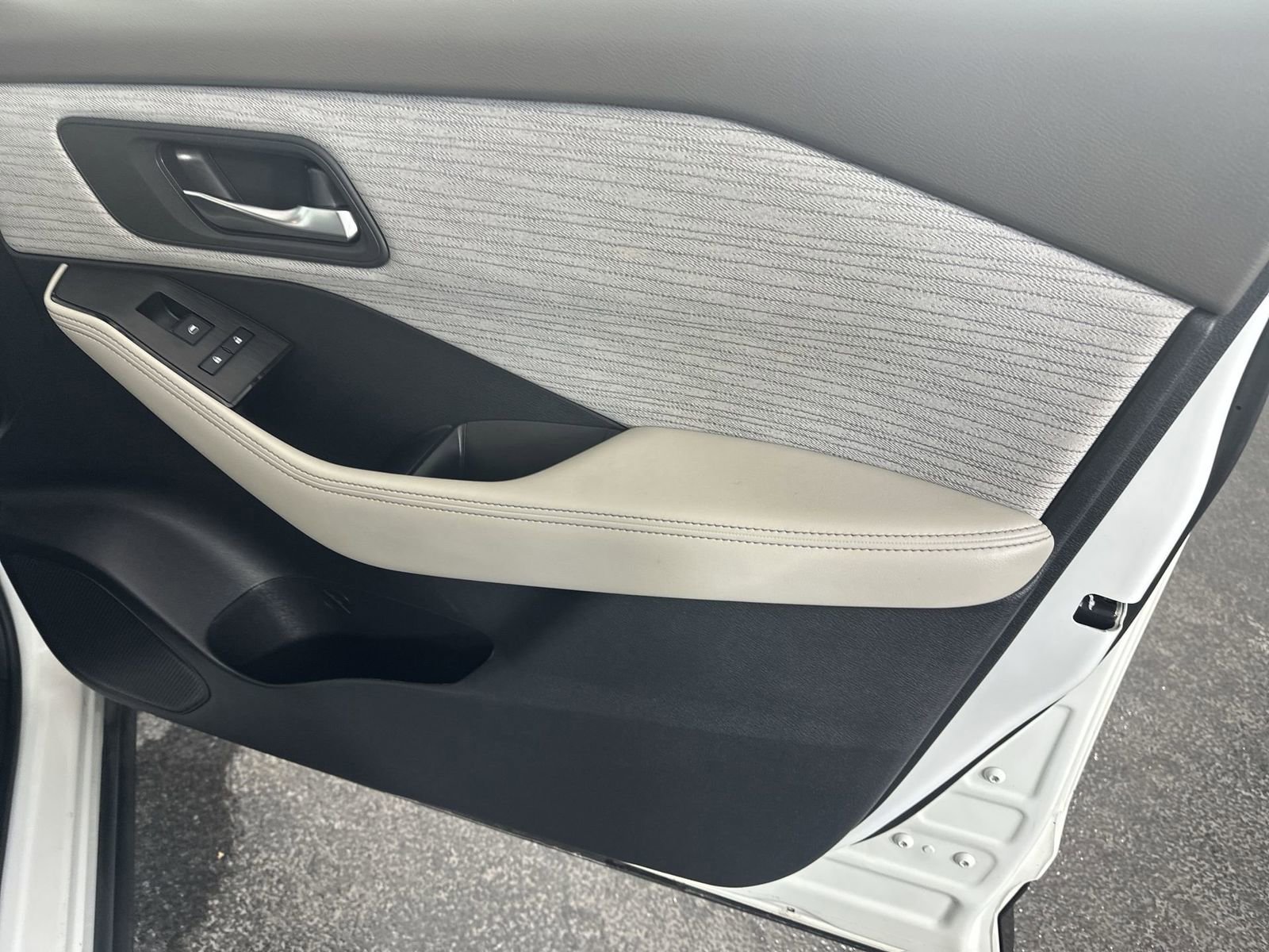 Used 2023 Nissan Rogue SV image 36