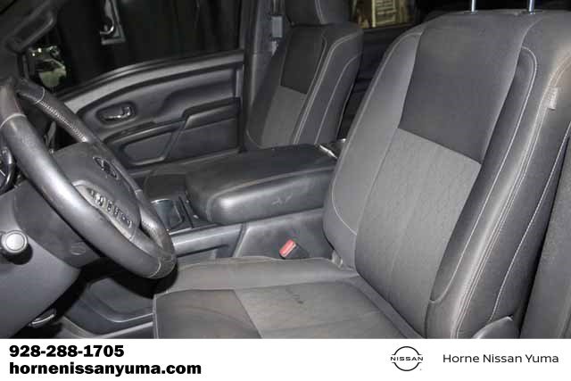 Used 2019 Nissan Titan SV w/ SV Convenience Package RWD image 4