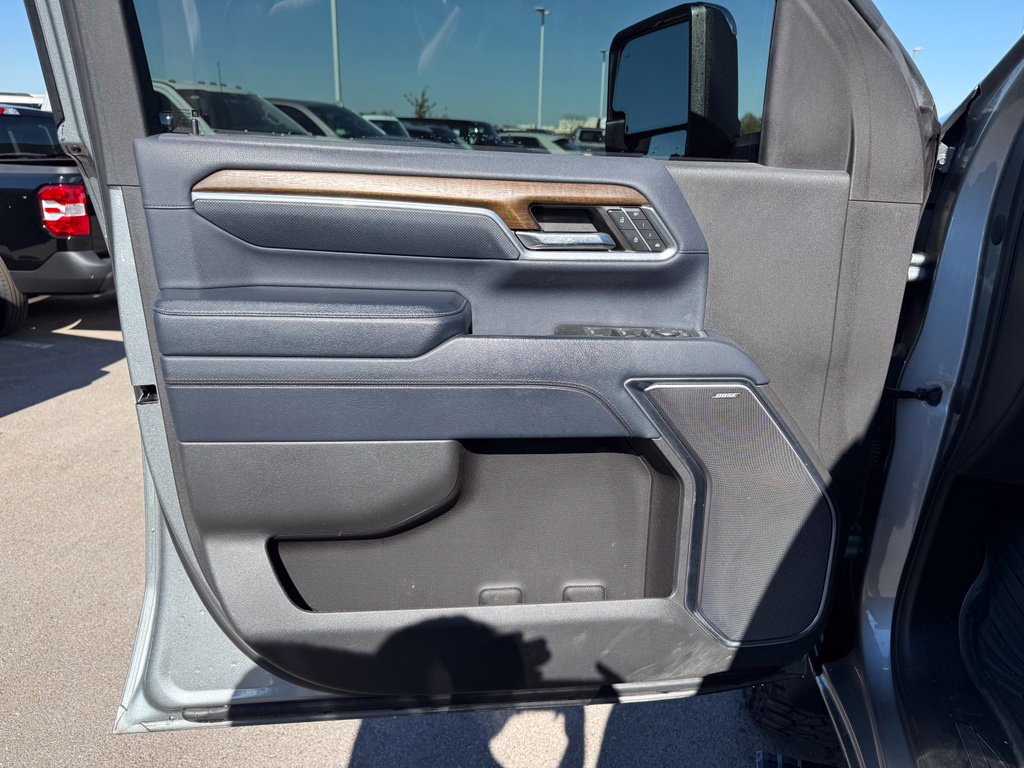 Used 2024 Chevrolet Silverado 2500 High Country w/ Technology Package AWD/4WD image 7