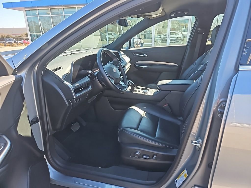 Used 2025 Cadillac XT4 Premium Luxury image 14