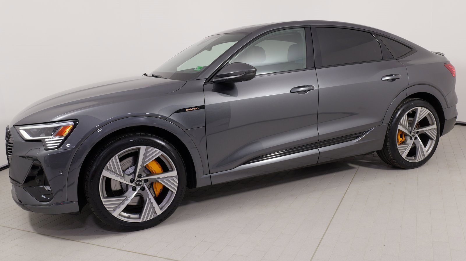 Used 2023 Audi e-tron Prestige w/ Prestige Package image 1