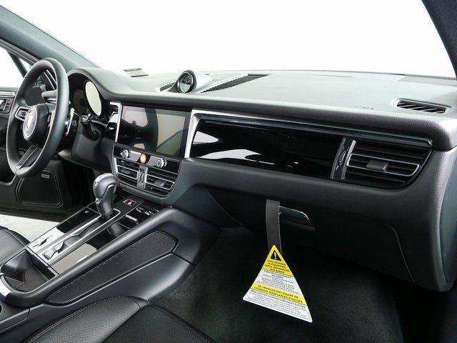 Certified 2026 Porsche Macan AWD/4WD image 25