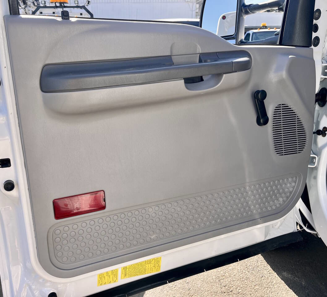 Used 2001 Ford F550 2WD Regular Cab Super Duty image 12