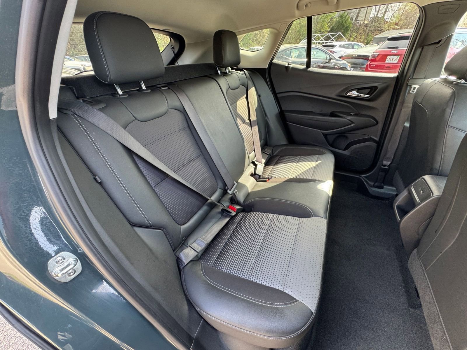 Used 2025 Chevrolet Trax LT image 35