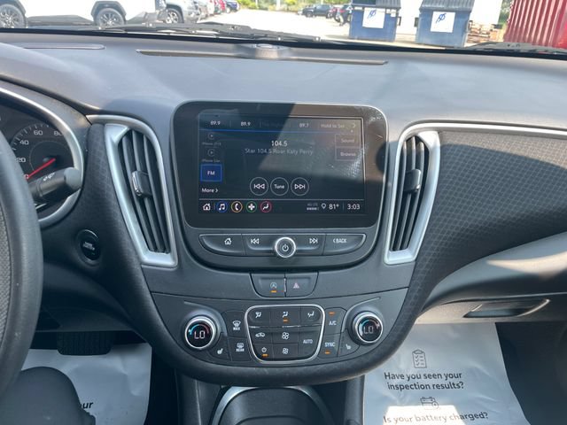 Used 2025 Chevrolet Malibu LT FWD image 12