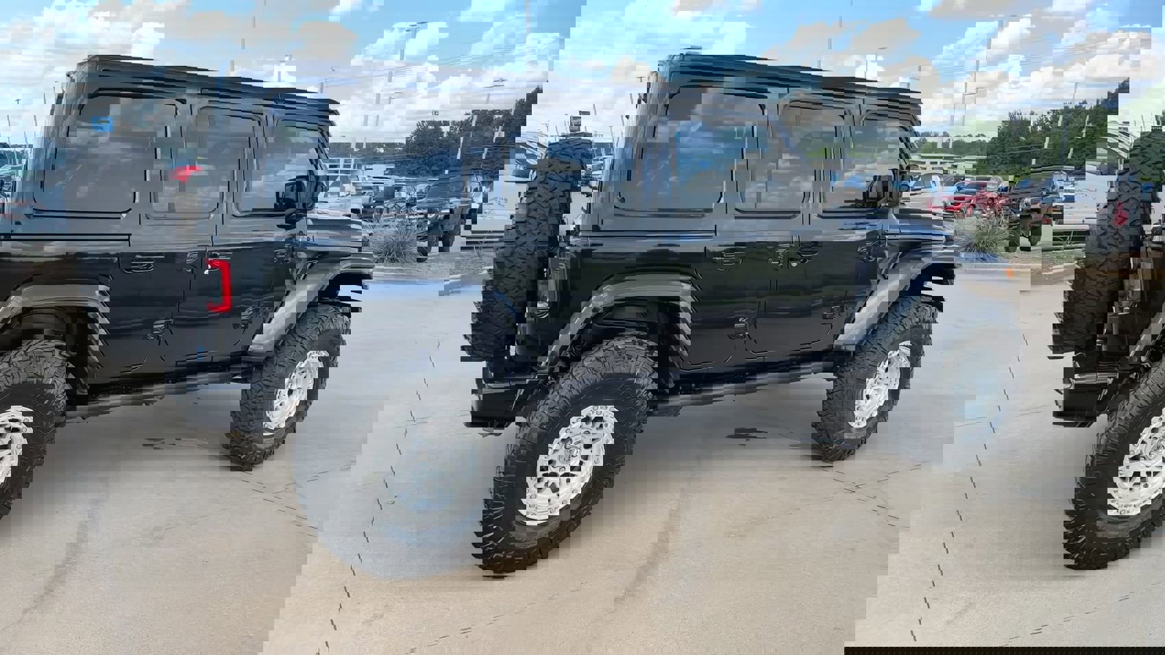 Used 2020 Jeep Wrangler Unlimited Sahara image 9