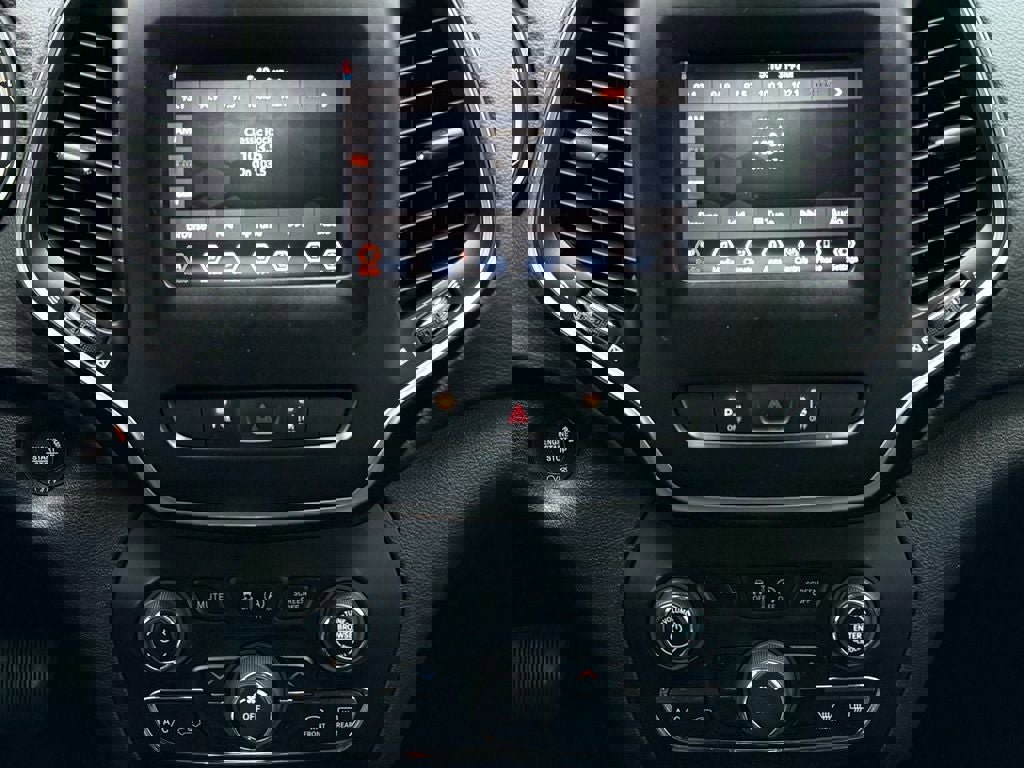 Used 2021 Jeep Cherokee Latitude Lux image 24