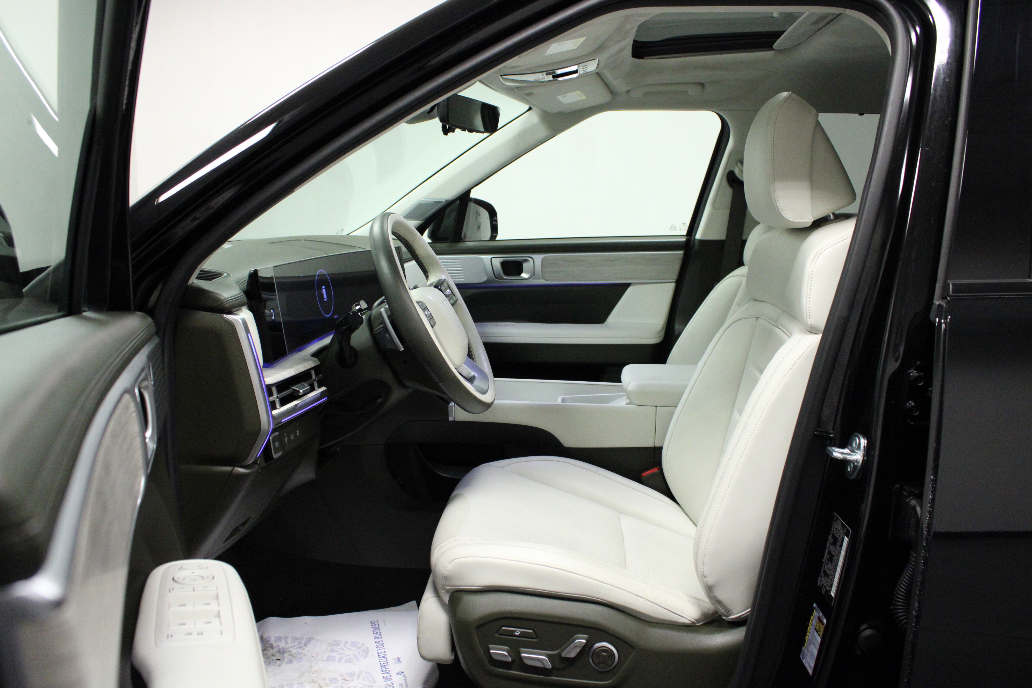 Used 2025 Hyundai Santa Fe Calligraphy AWD/4WD image 12