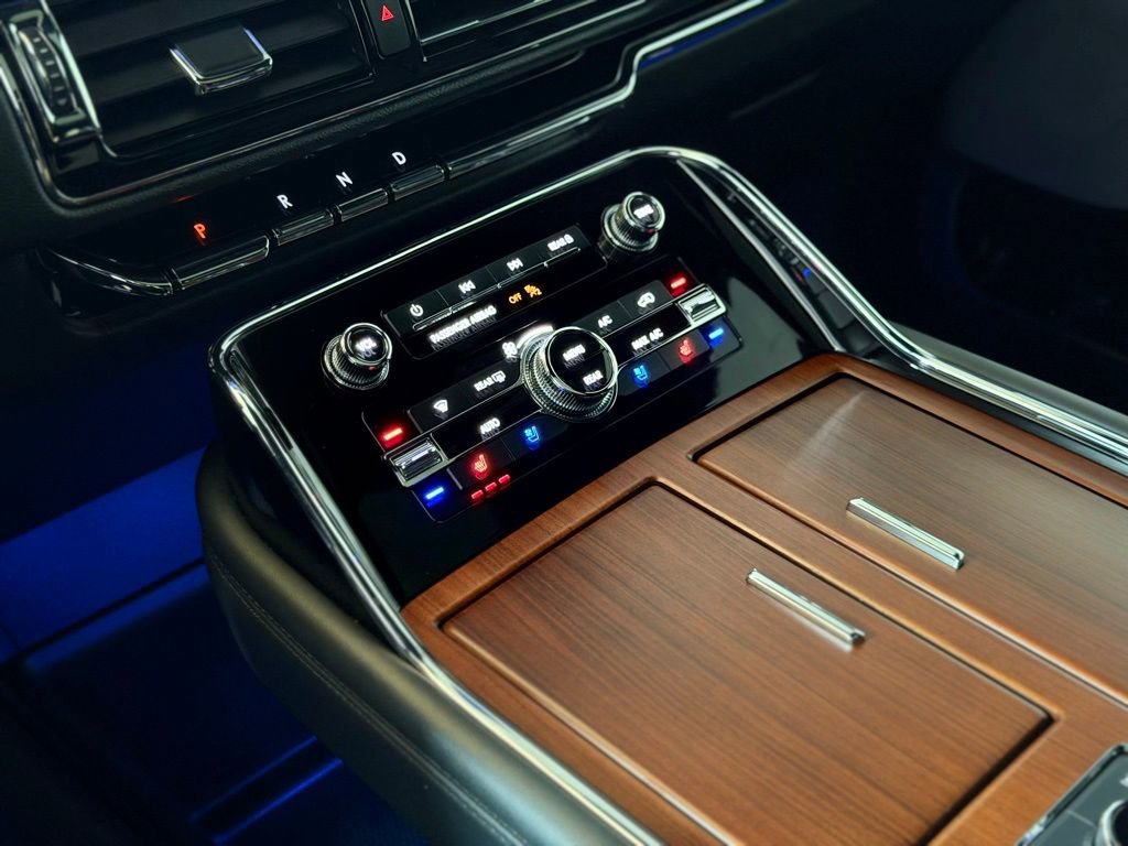 Used 2023 Lincoln Navigator Reserve image 18