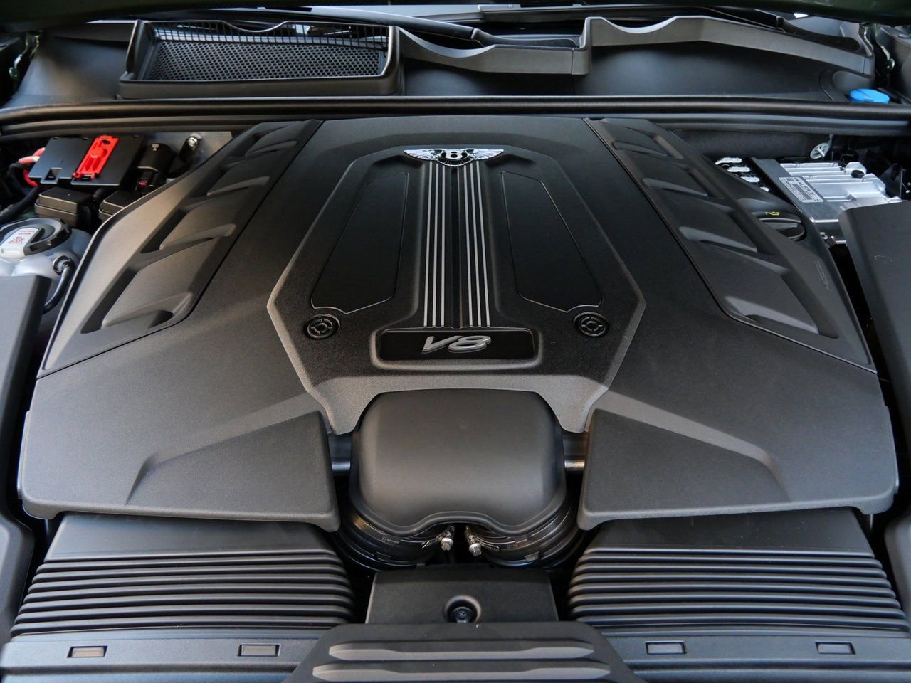 Used 2025 Bentley Bentayga AWD/4WD image 27