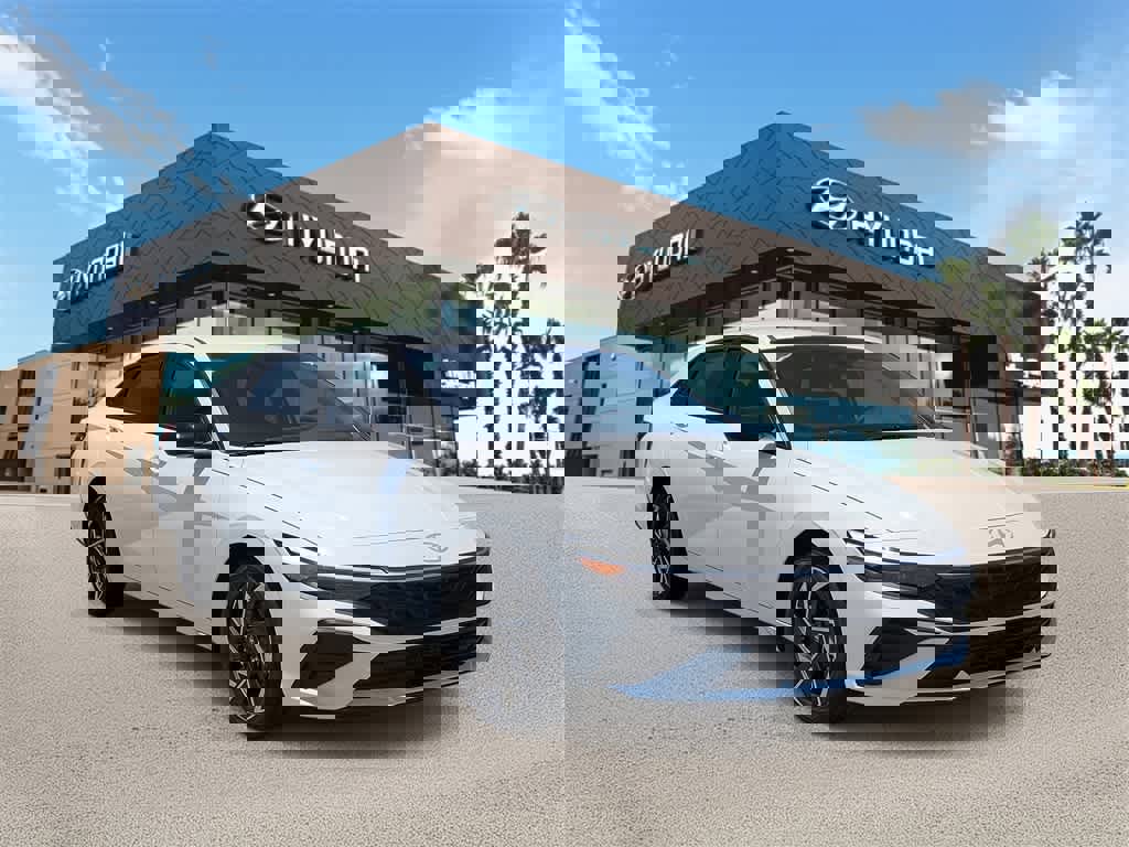 New 2025 Hyundai Elantra SEL image 4