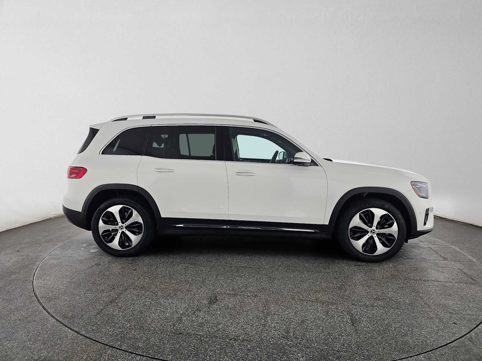 New 2026 Mercedes-Benz GLB 250 image 2