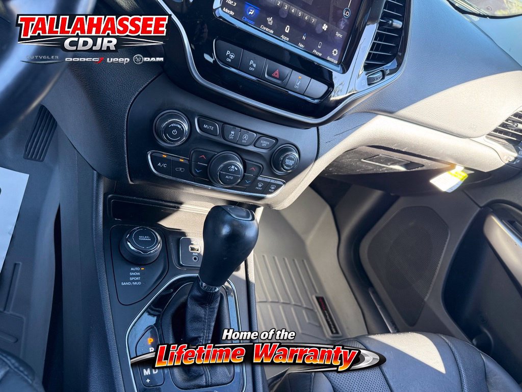 Used 2021 Jeep Cherokee Limited w/ Elite Package AWD/4WD image 30