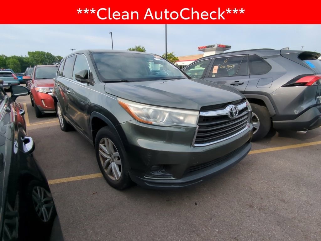 Used 2015 Toyota Highlander LE AWD/4WD image 3