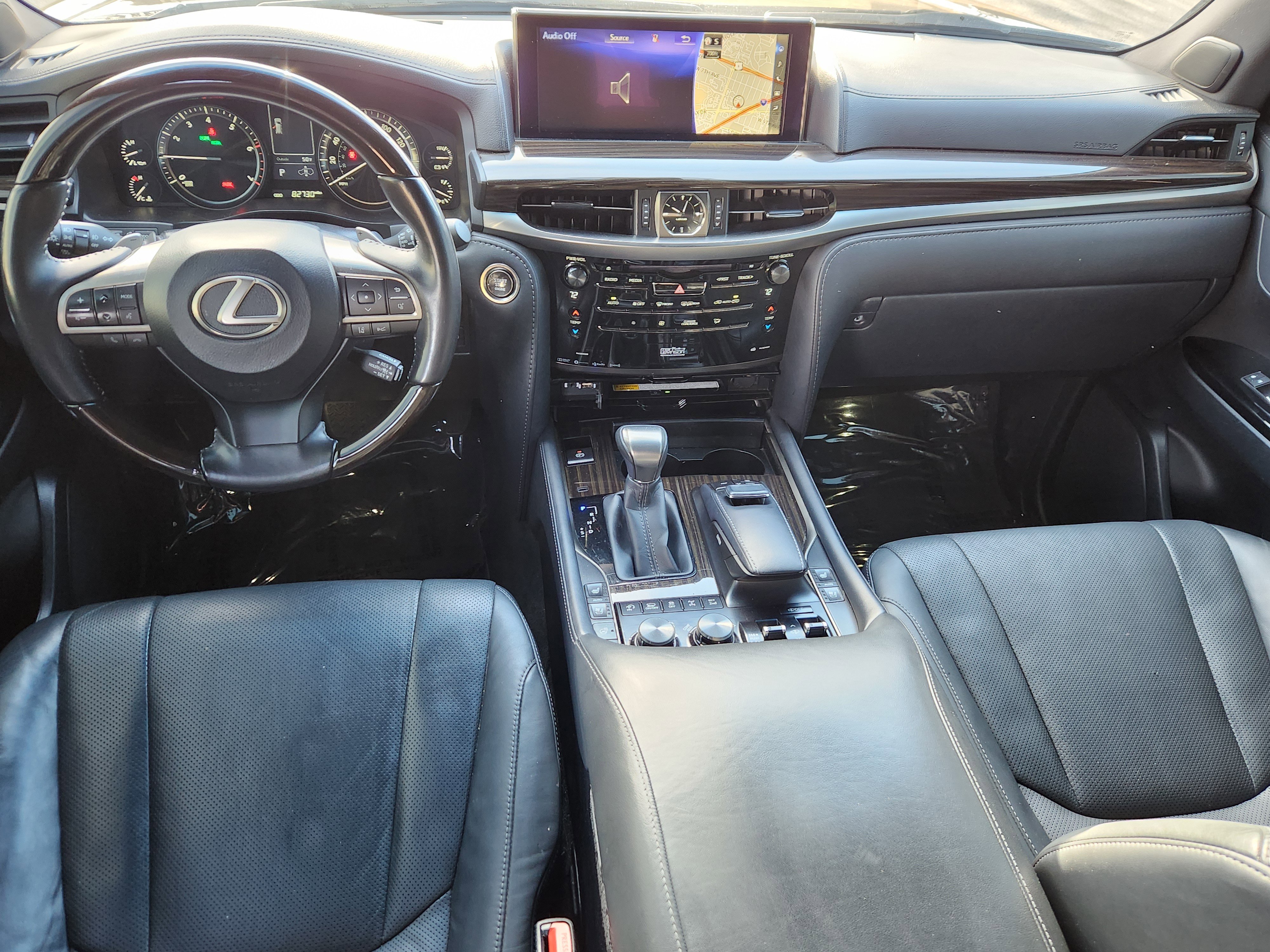 Used 2021 Lexus LX 570 4WD w/ 3rd Row & Luxury Pkg image 18