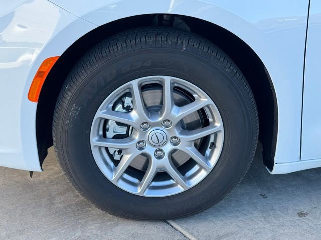 New 2026 Chrysler Pacifica Select image 7